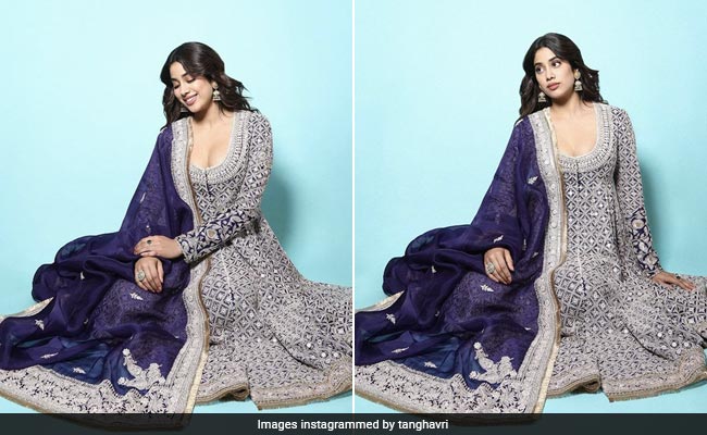 Janhvi Kapoor Is A <i>Desi</i> Delight In A Deep Purple Anamika Khanna <i>Chikankari Anarkali</i>