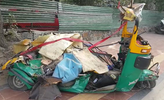 4 Killed As Truck Overturns, Falls On Autorickshaw In Delhi