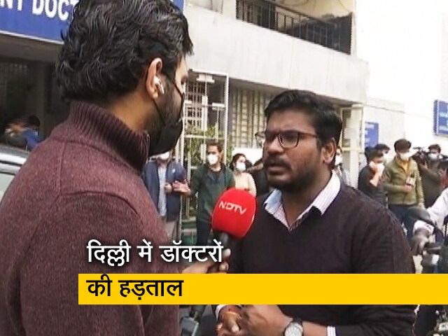 NEET-PG काउंसिलिंग : दिल्ली में डॉक्टरों की हड़ताल, पुलिस पर लगा बदसलूकी का आरोप