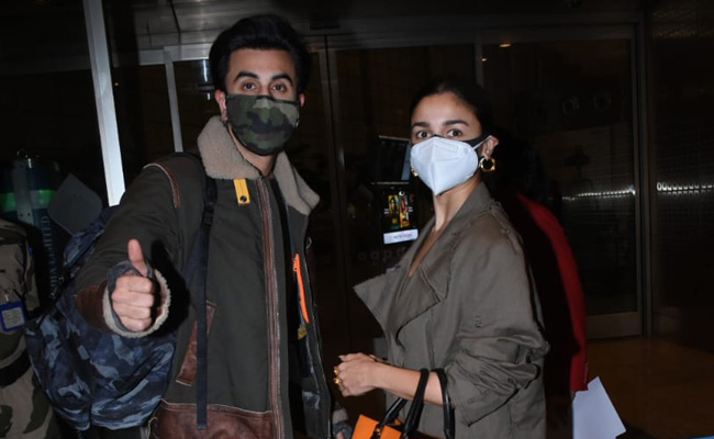 It's Vacation Time For Alia Bhatt And Ranbir Kapoor. See Airport Pics