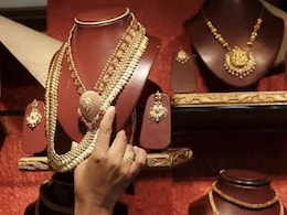 Akshaya Tritiya 2025: अक्षय तृतीया पर सोने ने निवेशकों को दिया बंपर रिटर्न, 6 साल में 3 गुना से ज्यादा मुनाफा Akshaya Tritiya 2025: अक्षय तृतीया पर सोने ने निवेशकों को दिया बंपर रिटर्न, 6 साल में 3 गुना से ज्यादा मुनाफा