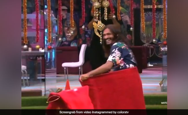 Bigg Boss 15: अभिजीत बिचुकले ने उतारी रणबीर कपूर की नकल, तौलिया लपेट बने सावरिया तो फैंस की छूट गई हंसी