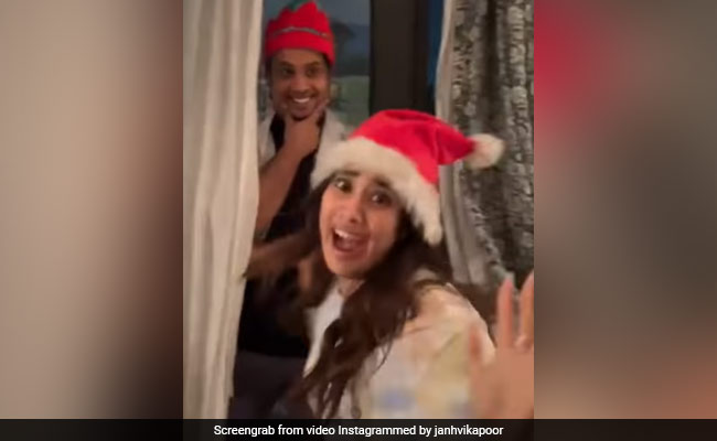 जाह्नवी कपूर ने फ्रेंडस के साथ इस तरह मनाया क्रिसमस, खूब हुआ मस्ती धमाल