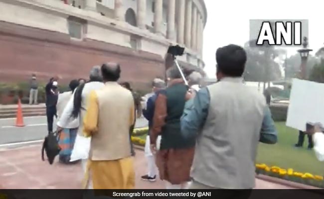 BJP MPs Protest Against Opposition Parties At Parliament
