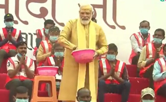 PM Modi's Gift For Those Working At Kashi Temple Corridor