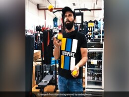 रणदीप हुड्डा ने दिखाया अनोखा टैलेंट, शेयर किया Video तो फैन्स ने कहा- सर आप कमाल करते हो! रणदीप हुड्डा ने दिखाया अनोखा टैलेंट, शेयर किया Video तो फैन्स ने कहा- सर आप कमाल करते हो!