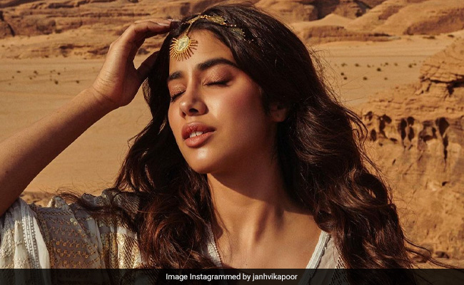 Janhvi Kapoor's Latest Post Is All About "Golden" - See Pic