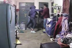 Watch: To Buy Expensive Gift For Girlfriend, 3 Men Robbed A Delhi House Watch: To Buy Expensive Gift For Girlfriend, 3 Men Robbed A Delhi House