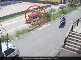 नशे में धुत शख्स ने ऐसे मोड़ी कार, कि हवा में उड़ते हुए दूसरी Car पर जा गिरी उसकी गाड़ी - देखें Shocking Video नशे में धुत शख्स ने ऐसे मोड़ी कार, कि हवा में उड़ते हुए दूसरी Car पर जा गिरी उसकी गाड़ी - देखें Shocking Video
