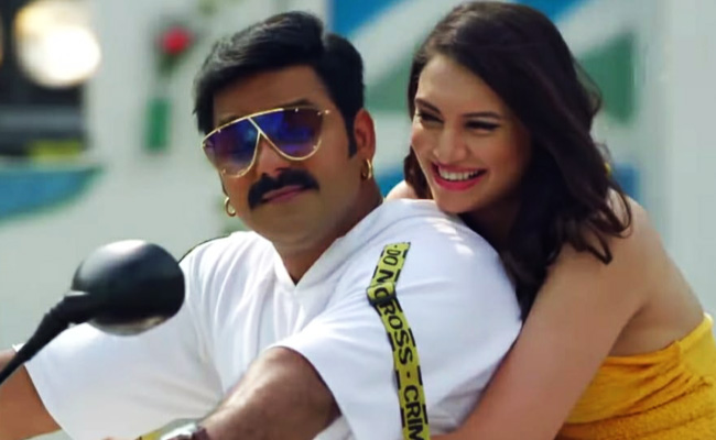 पवन सिंह के नए भोजपुरी सॉन्ग 'तुमसा कोई प्यारा' का टीजर आउट, दमदार अंदाज में दिखे पावर स्टार पवन सिंह के नए भोजपुरी सॉन्ग 'तुमसा कोई प्यारा' का टीजर आउट, दमदार अंदाज में दिखे पावर स्टार