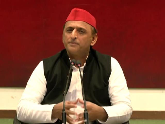 इनकम टैक्स के छापे के बाद सपा नेता अखिलेश यादव ने केंद्र सरकार पर साधा निशाना