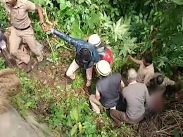 CDS जनरल बिपिन रावत का हेलीकॉप्टर दुर्घटनाग्रस्त, जानें कौन-कौन था सवार CDS जनरल बिपिन रावत का हेलीकॉप्टर दुर्घटनाग्रस्त, जानें कौन-कौन था सवार