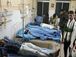 बिहार : शराब कारोबारियों की दबंगई, युवकों ने विरोध किया तो पीटकर-पीटकर पहुंचा दिया अस्पताल बिहार : शराब कारोबारियों की दबंगई, युवकों ने विरोध किया तो पीटकर-पीटकर पहुंचा दिया अस्पताल