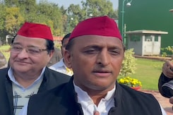 Akhilesh Yadav Makes Statement In "<i>Laal Topi</i>" After PM's Attack Akhilesh Yadav Makes Statement In "<i>Laal Topi</i>" After PM's Attack