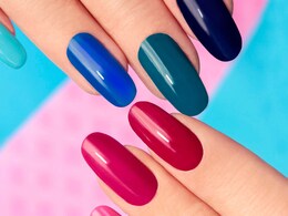 ड्रेस से मैच‍िंग का नहीं है नेल पेंट तो आईशैडो से झट से यूं तैयार कर लें Nail Polish, यह है बनाने का यून‍िक तरीका