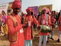 PM मोदी के आगमन से पहले सजा शाहजहांपुर : ढोल-मंजीरों की थाप पर थिरकते दिखे कलाकार, देखें VIDEO PM मोदी के आगमन से पहले सजा शाहजहांपुर : ढोल-मंजीरों की थाप पर थिरकते दिखे कलाकार, देखें VIDEO