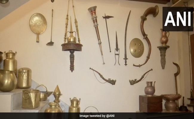 81 वर्षीय बुजुर्ग शख्स ने दुनियाभर से जुटाई 900 पुरानी चीजें, फिर घर को ही बना दिया म्यूजियम