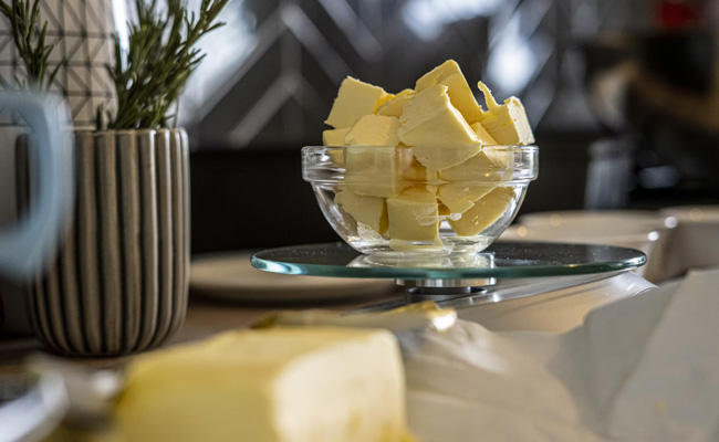 Butter For Skin Dryness: सर्दियों में स्किन को ड्राईनेस से बचाने के लिए मक्खन का इस तरह करें इस्तेमाल