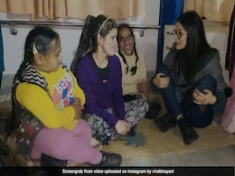 शहनाज गिल बच्चों से मिलने पहुंची अनाथ आश्रम, वीडियो देख फैंस बोले- शुक्र है आप मुस्कुराईं तो... शहनाज गिल बच्चों से मिलने पहुंची अनाथ आश्रम, वीडियो देख फैंस बोले- शुक्र है आप मुस्कुराईं तो...