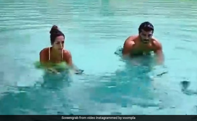 मलाइका और अर्जुन पूल में जबरदस्त वर्कआउट करते आए नजर, दोनों का मालदीव वेकेशन से वायरल हुआ वीडियो
