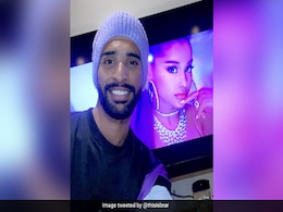 भारतीय गेंदबाज ने अमेरिकन सिंगर एरियाना ग्रांडे के साथ शेयर की सेल्फी, तो युवराज ने ऐसे किया रिएक्ट भारतीय गेंदबाज ने अमेरिकन सिंगर एरियाना ग्रांडे के साथ शेयर की सेल्फी, तो युवराज ने ऐसे किया रिएक्ट