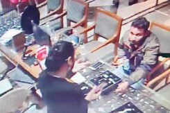 On Camera, Man Chased Down Trying To Flee Delhi's Tanishq Store With Ring On Camera, Man Chased Down Trying To Flee Delhi's Tanishq Store With Ring
