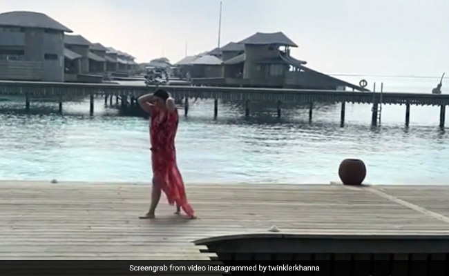 बर्थडे सेलिब्रेशन के लिए परिवार के साथ मालदीव पहुंचीं ट्विंकल खन्ना, बेटी नितारा के साथ शेयर किया वीडियो