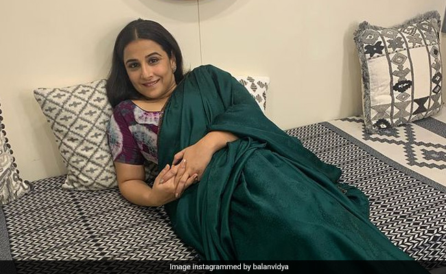 विद्या बालन ने साड़ी में शेयर कीं खूबसूरत PHOTOS, कभी खुश तो कभी उदास नजर आईं बॉलीवुड की 'शेरनी'