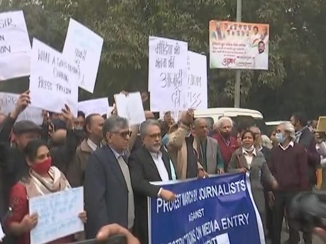 Journalists Protest New Parliament Norms