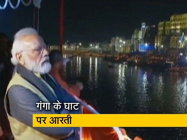 गंगा आरती में शामिल हुए पीएम मोदी, सीएम योगी भी साथ में रहे मौजूद