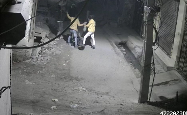 On CCTV, 2 Delhi Men Brutally Attacked With Rocks Over Rs 3,000, One Dead