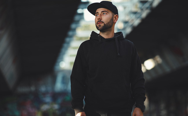5 Black Hoodies For Men To Give A Stylish Spin To Your Casual Attire