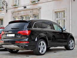 Bollywood's Love Affair With The Audi Q7 Bollywood's Love Affair With The Audi Q7