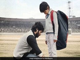 Shahid Kapoor ने शेयर किया Jersey का नया पोस्टर, इस ओटीटी प्लेटफॉर्म पर देखी जा सकेगी फिल्म Shahid Kapoor ने शेयर किया Jersey का नया पोस्टर, इस ओटीटी प्लेटफॉर्म पर देखी जा सकेगी फिल्म