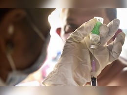 कोव्हिशिल्ड लसीमुळे Heart Attack चा धोका?  वाचा कंपनीनं कोर्टात काय सांगितलं