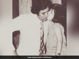 On Rajesh Khanna's Birth Anniversary, Daughter Twinkle Shares A Throwback Pic On Rajesh Khanna's Birth Anniversary, Daughter Twinkle Shares A Throwback Pic