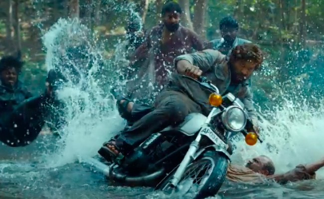 <I>Pushpa</i> Trailer: Jungle Hero Allu Arjun Vs Smuggler Fahadh Faasil. Bonus  Rashmika Mandanna