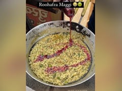 Bizarre Food: Street Vendor Makes Roohafza Maggi; Leaves Internet Disgusted (Watch Viral Video) Bizarre Food: Street Vendor Makes Roohafza Maggi; Leaves Internet Disgusted (Watch Viral Video)
