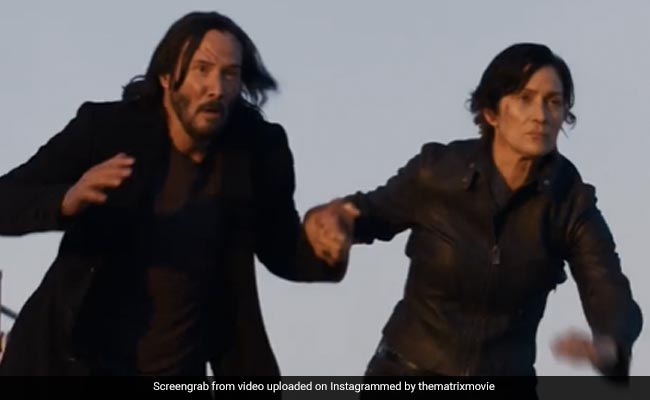 <i>The Matrix Resurrections</i>: Keanu Reeves And Carrie-Anne Moss Jumped Off 46-Storey Building 19 Times For A Scene