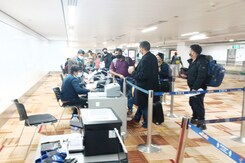 Regular International Flights Won't Resume From December 15 Amid 'Omicron' Scare Regular International Flights Won't Resume From December 15 Amid 'Omicron' Scare