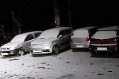 शिमला के नारकंडा में हिमपात, बर्फ की चादर में ढके नजर आए घर शिमला के नारकंडा में हिमपात, बर्फ की चादर में ढके नजर आए घर