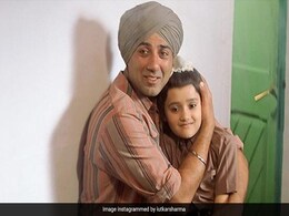 'गदर' फिल्म में सनी देओल और अमीषा पटेल का बेटा आज बन गया है माचो मैन, 6 पैक एब्स और बॉडी देख फैंस का भी चकराया सिर  'गदर' फिल्म में सनी देओल और अमीषा पटेल का बेटा आज बन गया है माचो मैन, 6 पैक एब्स और बॉडी देख फैंस का भी चकराया सिर
