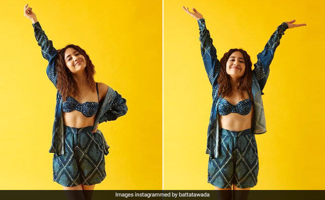 Shweta Tripathi Brings December Cheer In Her Funky Printed Co-Ord Set