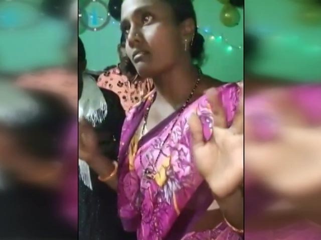 Karnataka Women Shut Down Right-Wing Bullying On Christmas: : "Get Out Of Here"