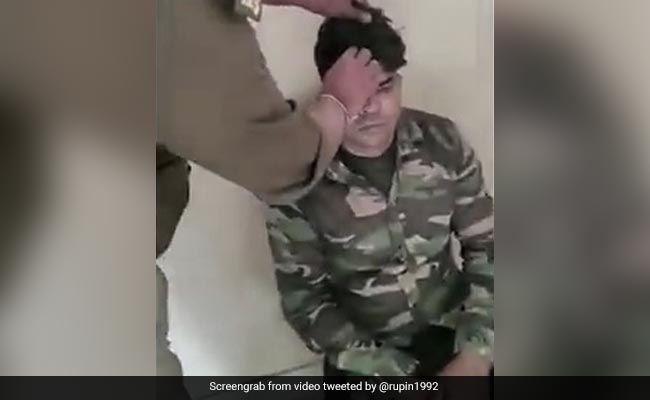 "<i>Shaandar Jugaad</i>": Watch How Uttar Pradesh Police Aspirant Tried To Cheat In Exam