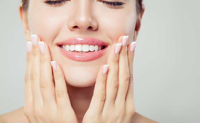 Trust These 5 Amazing Lip Glosses To Add A Sparkly Touch To Your Makeup