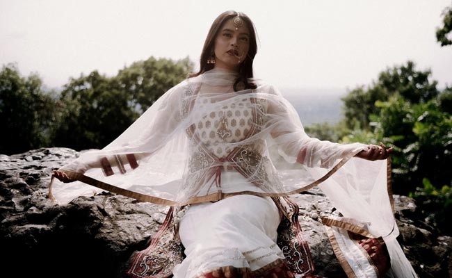Swirl And Twirl Like A Diva In These Stunning Lehengas