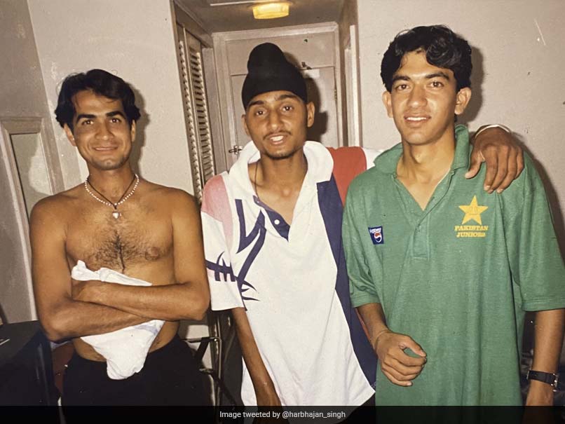 "Pehchano To Maane": Harbhajan Singh Shares Pic From 1998/99 U-19 World Cup