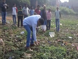 बिहार : संदिग्ध टिफिन बम से 7 साल के मासूम की मौत, एक हफ्ते में दूसरी वारदात बिहार : संदिग्ध टिफिन बम से 7 साल के मासूम की मौत, एक हफ्ते में दूसरी वारदात