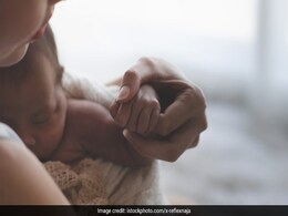 2 दिन तक कोबरा और अजगर के बीच रही नवजात बच्ची, फिर जो हुआ वो किसी चमत्कार से कम नहीं 2 दिन तक कोबरा और अजगर के बीच रही नवजात बच्ची, फिर जो हुआ वो किसी चमत्कार से कम नहीं